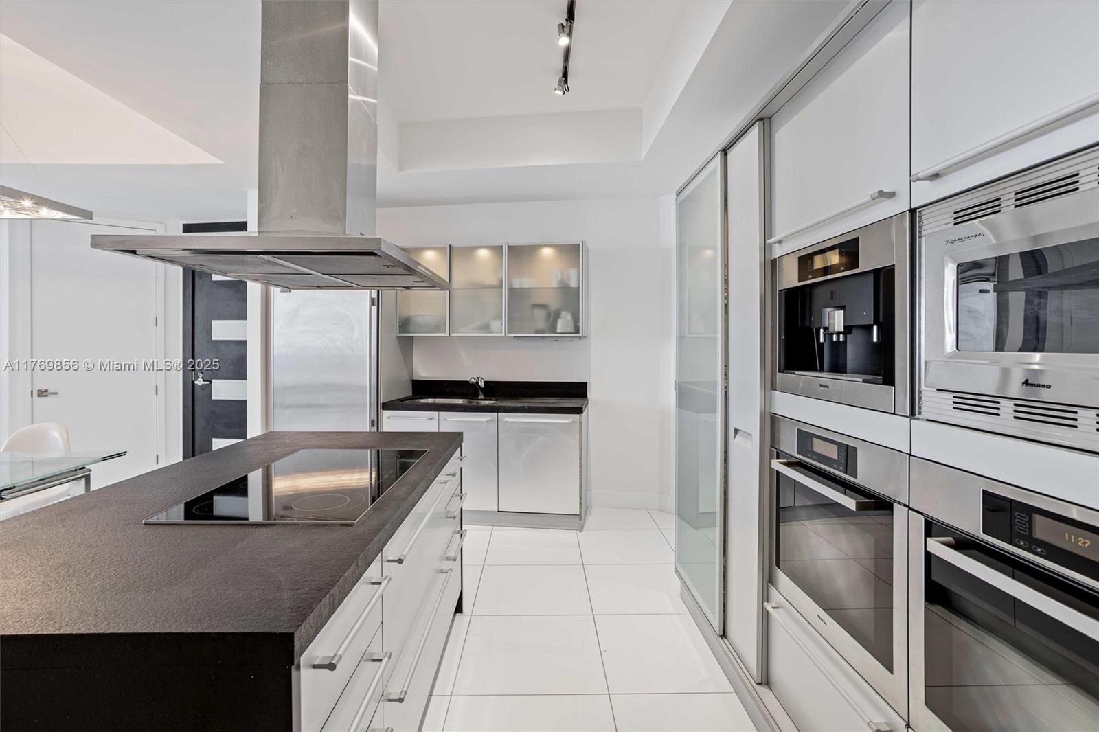 18201 Collins Ave # 4708