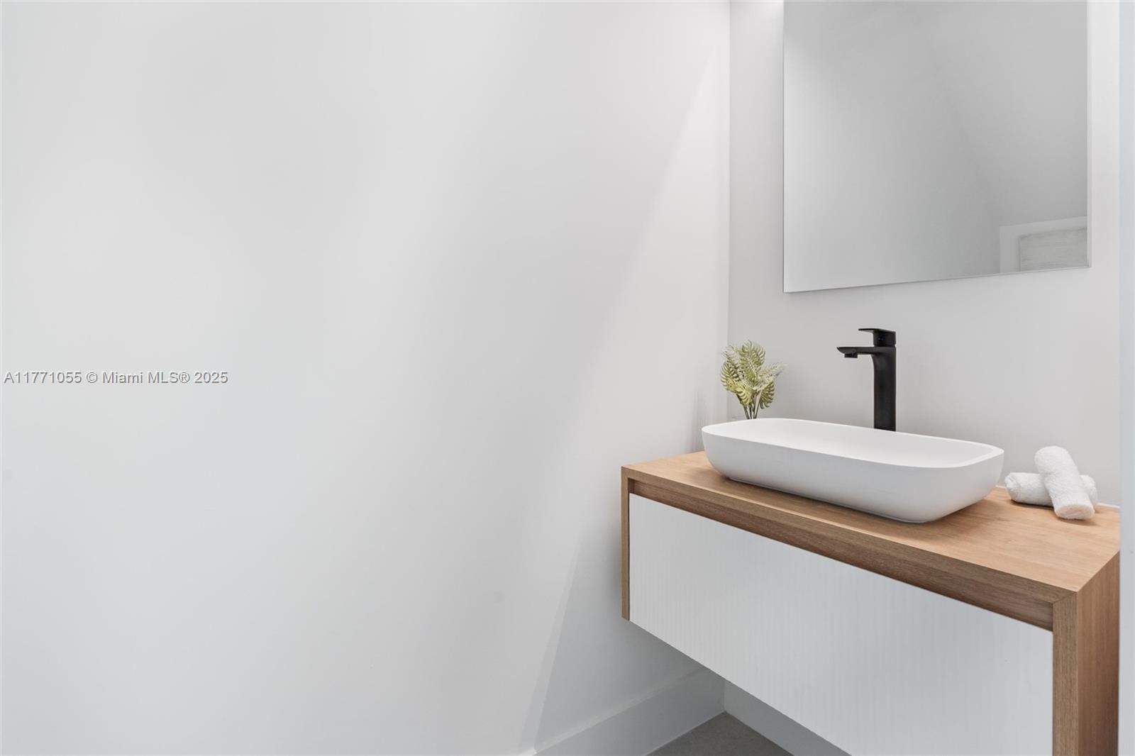 2945 SW 37th Ct Unit: LEFT