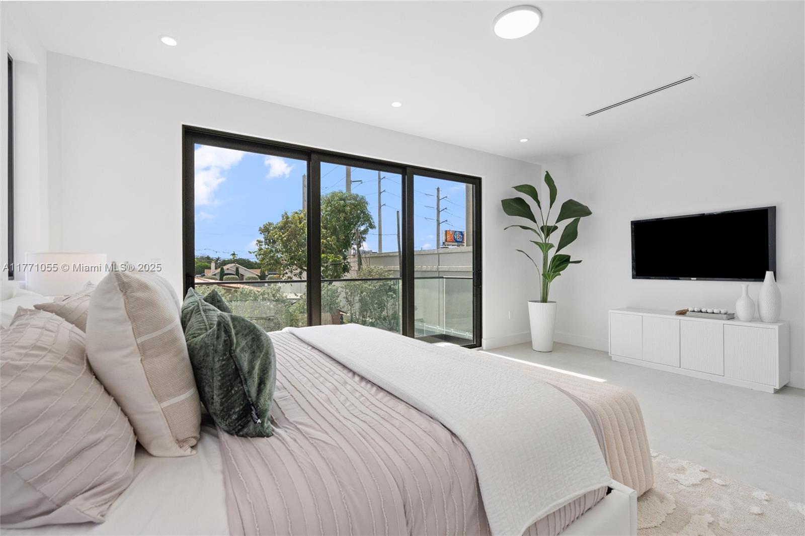 2945 SW 37th Ct Unit: LEFT