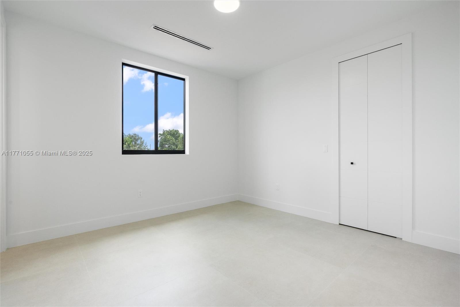 2945 SW 37th Ct Unit: LEFT