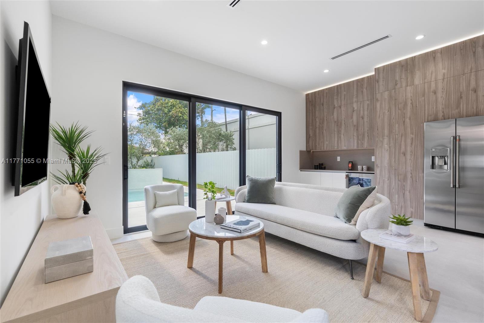 2945 SW 37th Ct Unit: LEFT