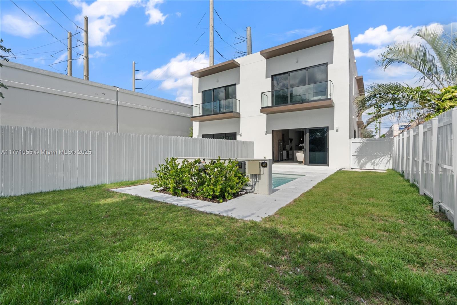 2945 SW 37th Ct Unit: LEFT