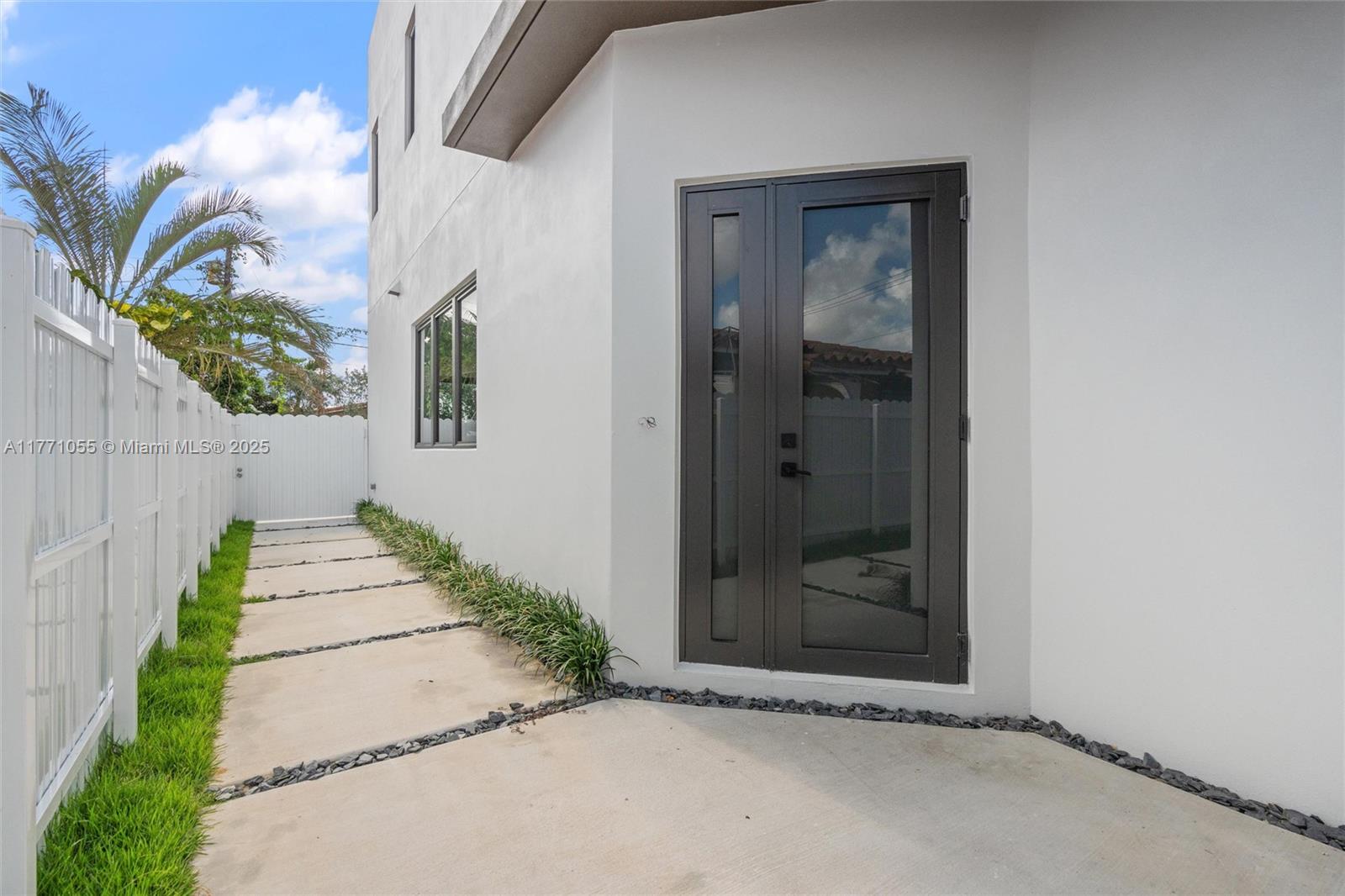 2945 SW 37th Ct Unit: LEFT