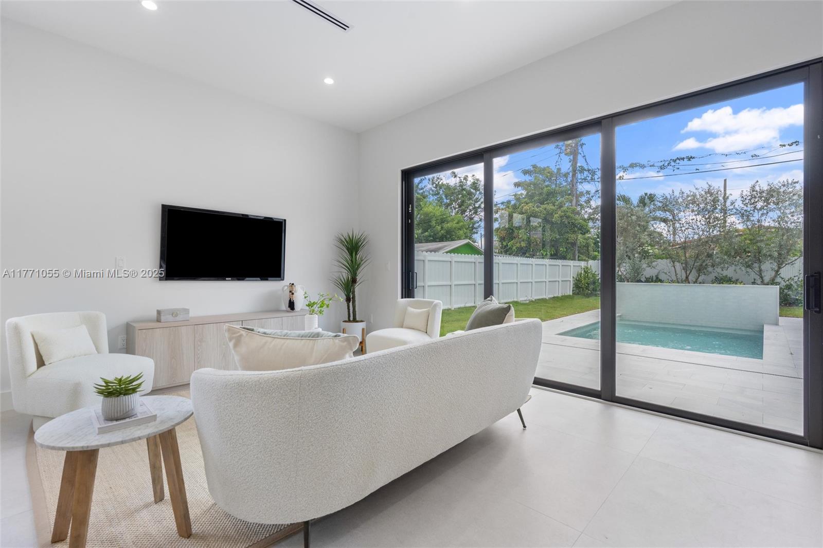 2945 SW 37th Ct Unit: LEFT