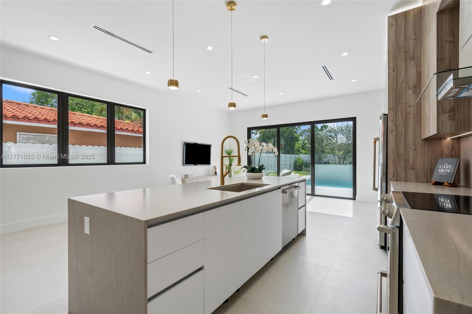 2945 SW 37th Ct Unit: LEFT