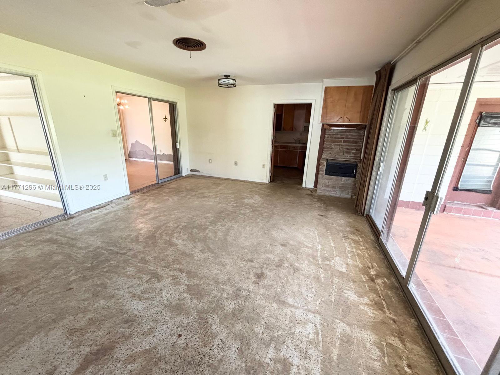 1198 N Country Club Dr