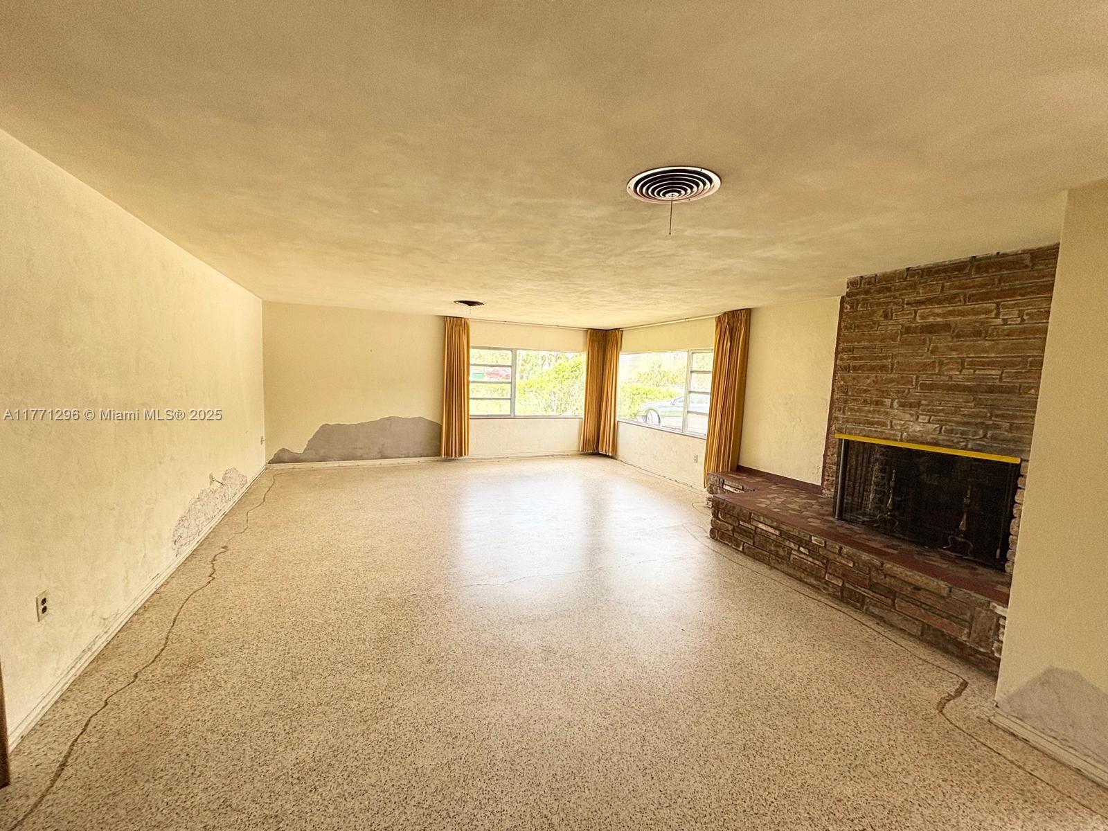 1198 N Country Club Dr