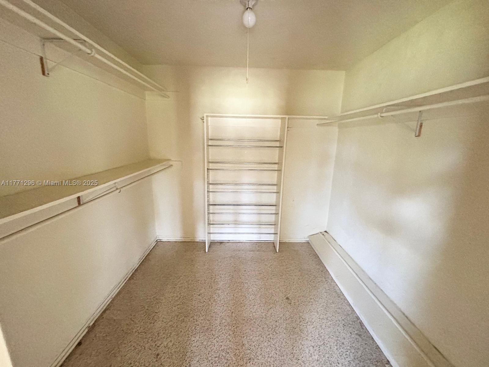 1198 N Country Club Dr