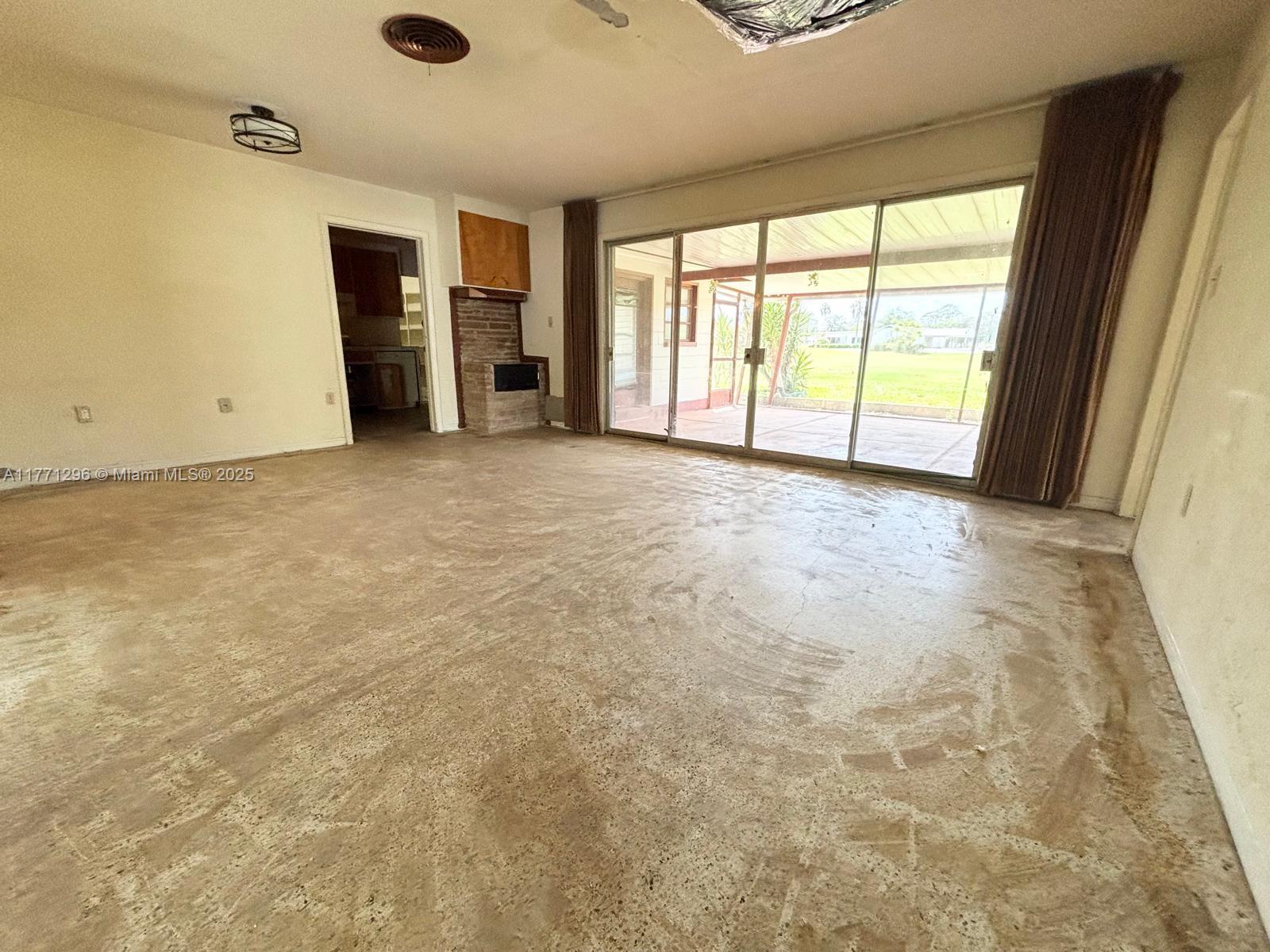 1198 N Country Club Dr