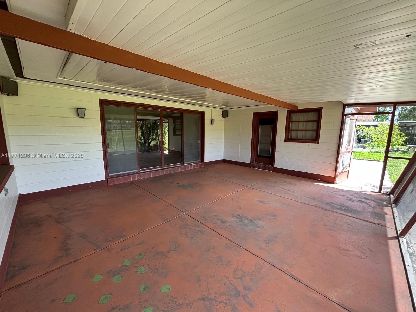 1198 N Country Club Dr