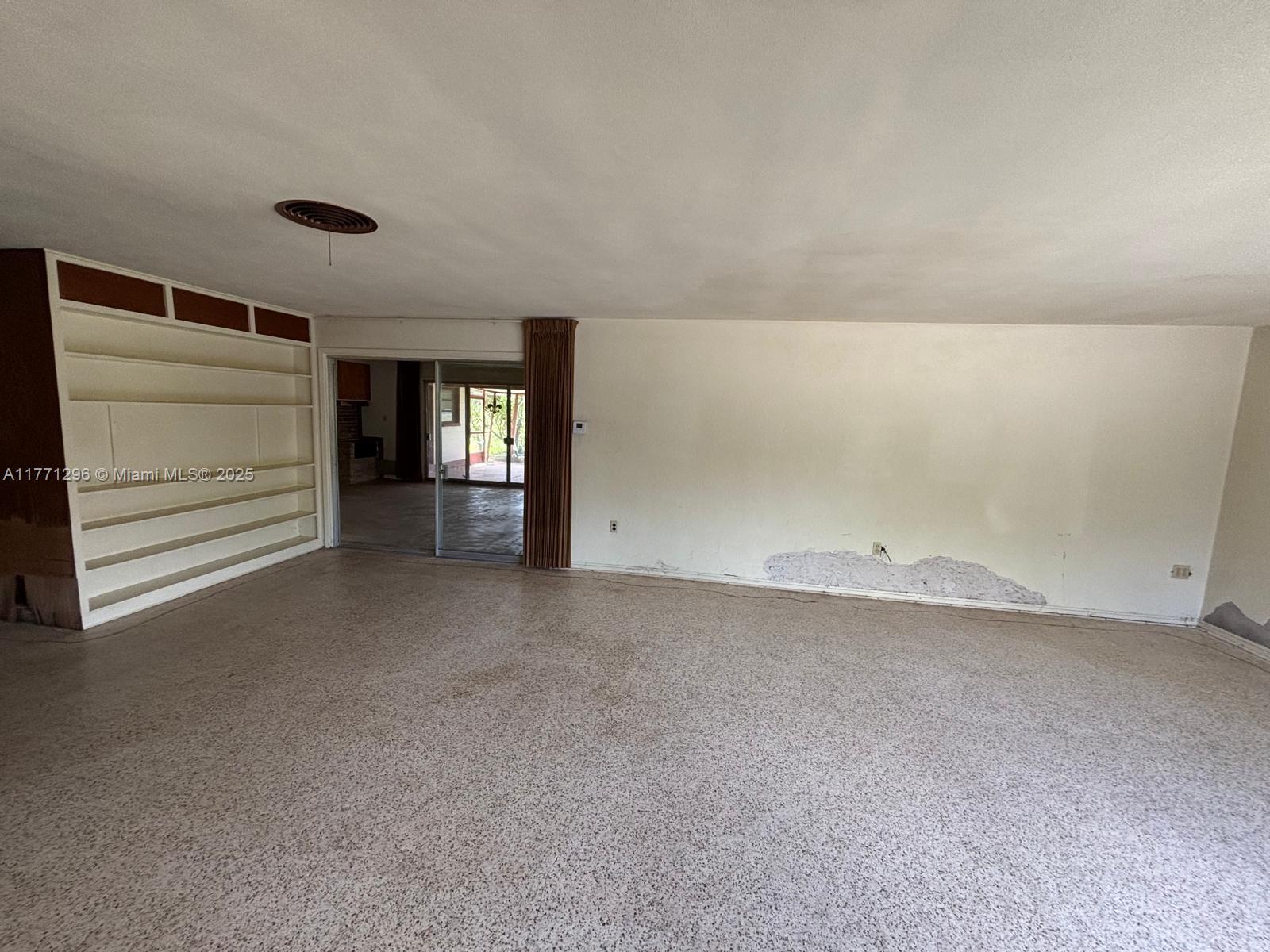 1198 N Country Club Dr