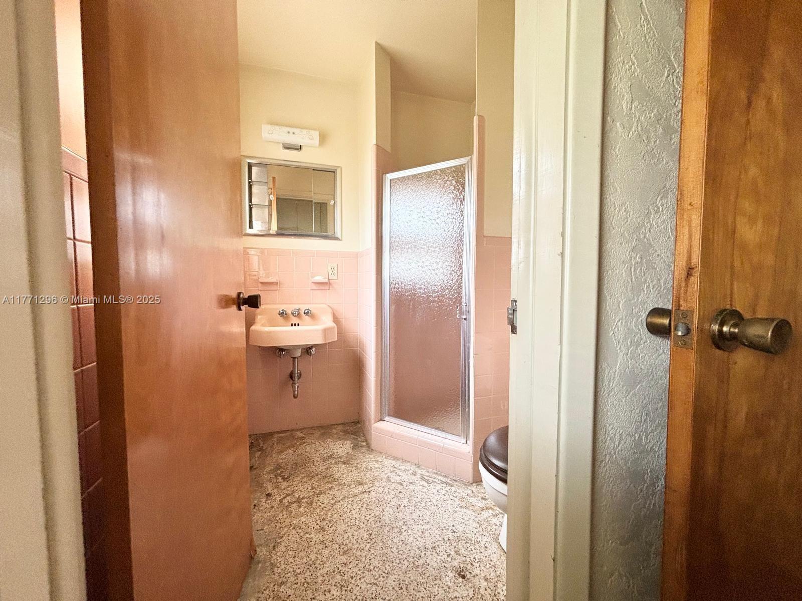 1198 N Country Club Dr