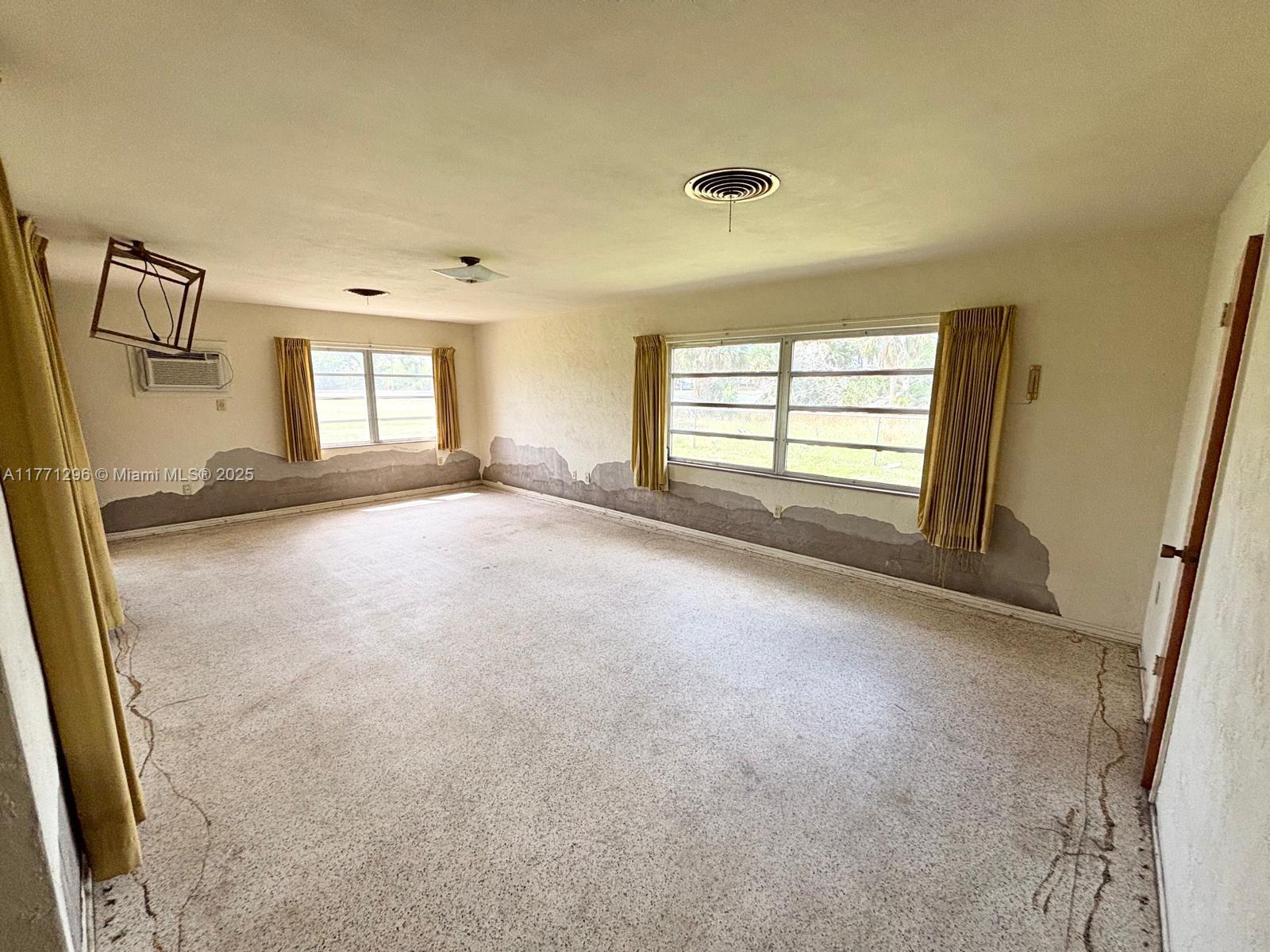 1198 N Country Club Dr