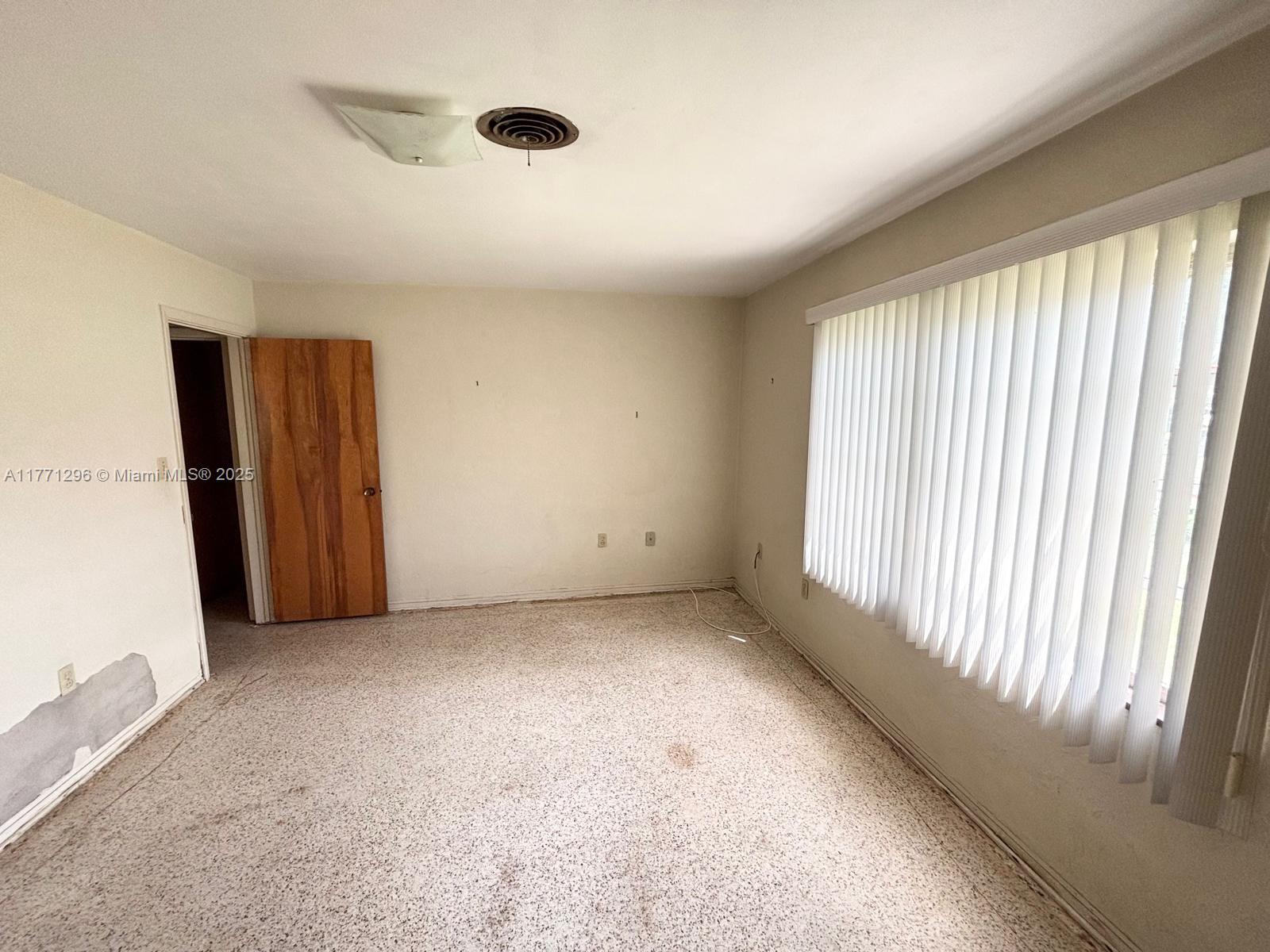 1198 N Country Club Dr