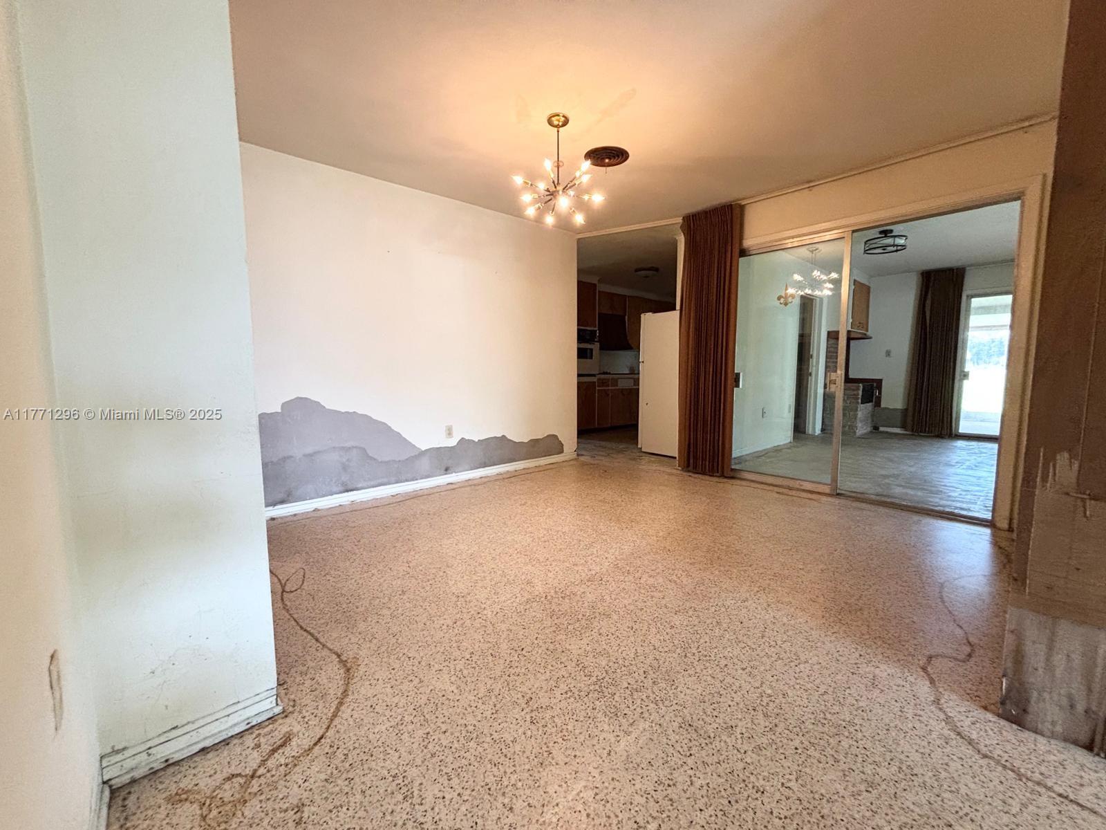 1198 N Country Club Dr