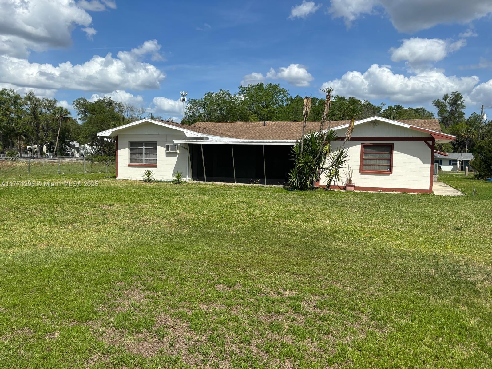 1198 N Country Club Dr