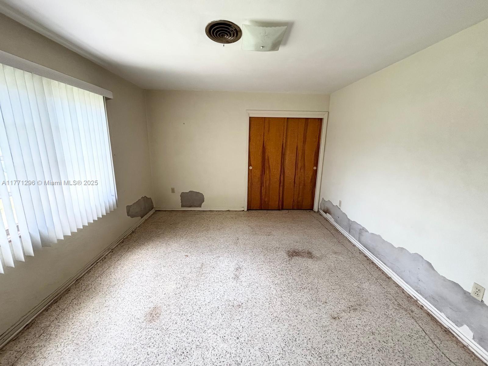 1198 N Country Club Dr