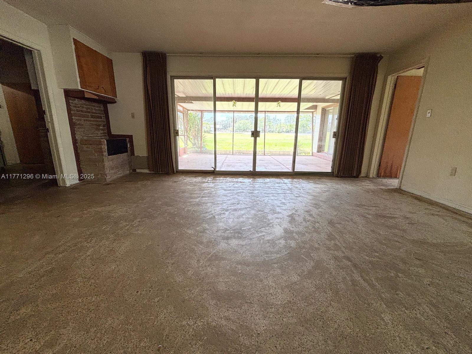 1198 N Country Club Dr