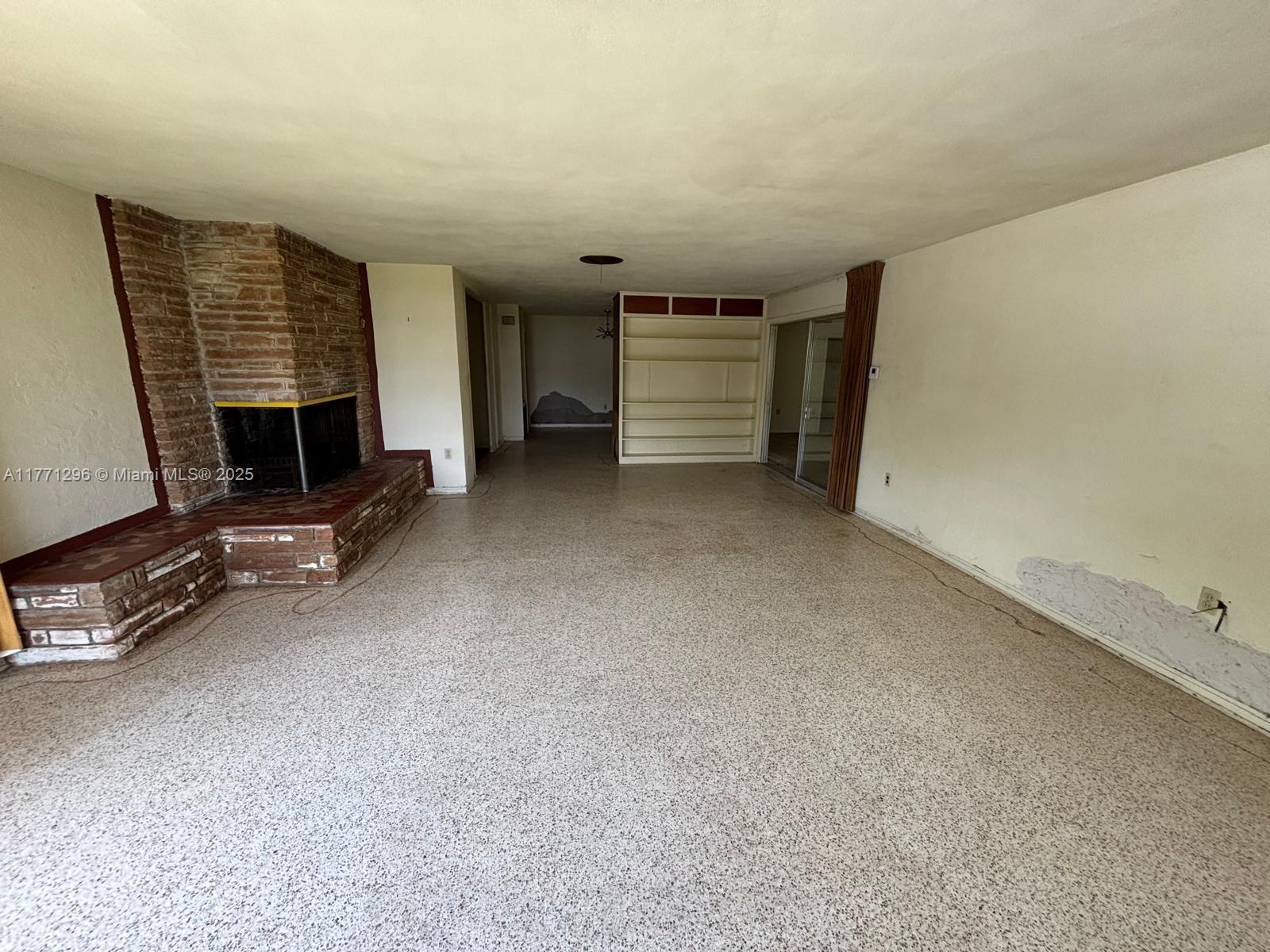 1198 N Country Club Dr