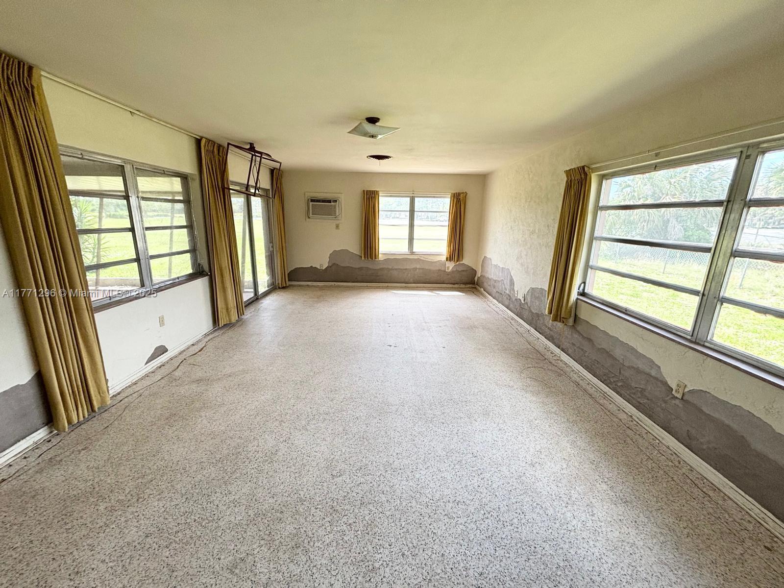 1198 N Country Club Dr
