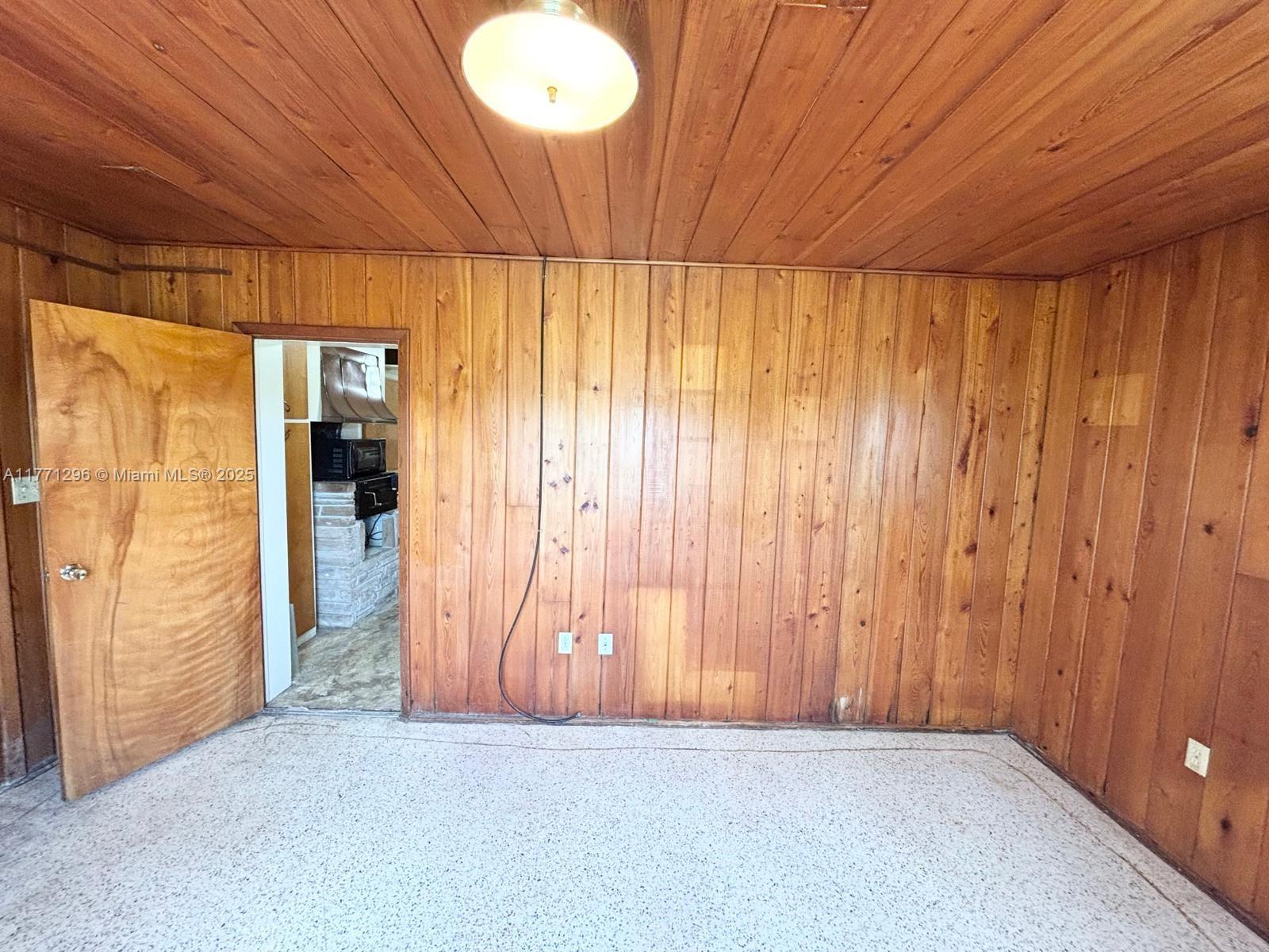 1198 N Country Club Dr