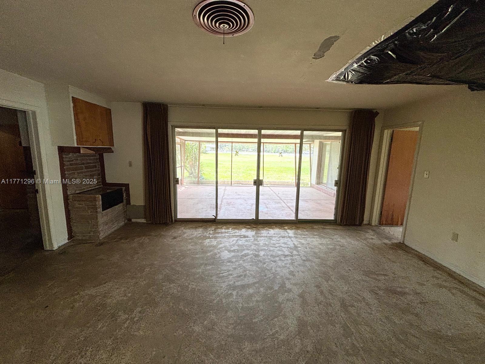 1198 N Country Club Dr