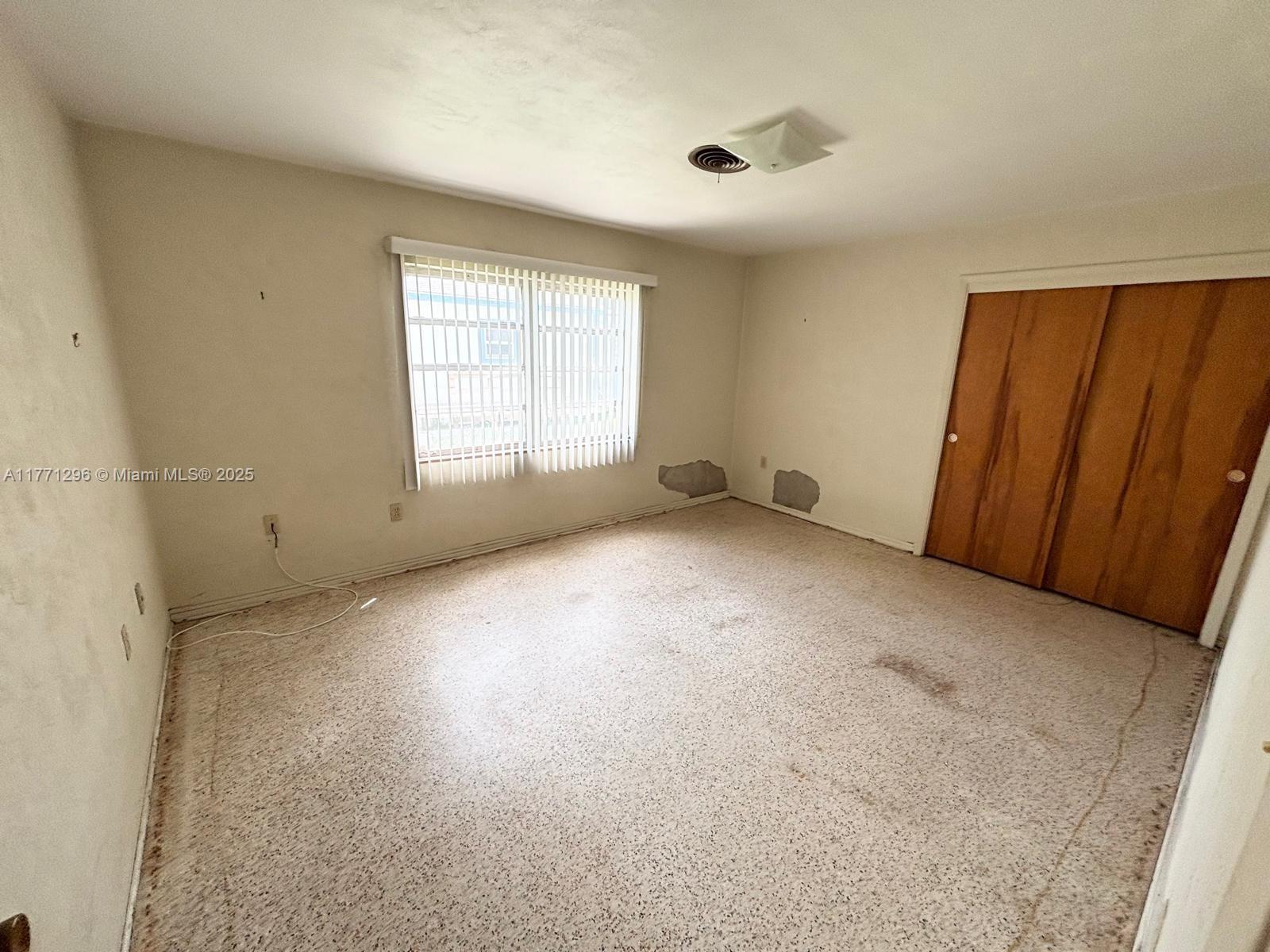 1198 N Country Club Dr