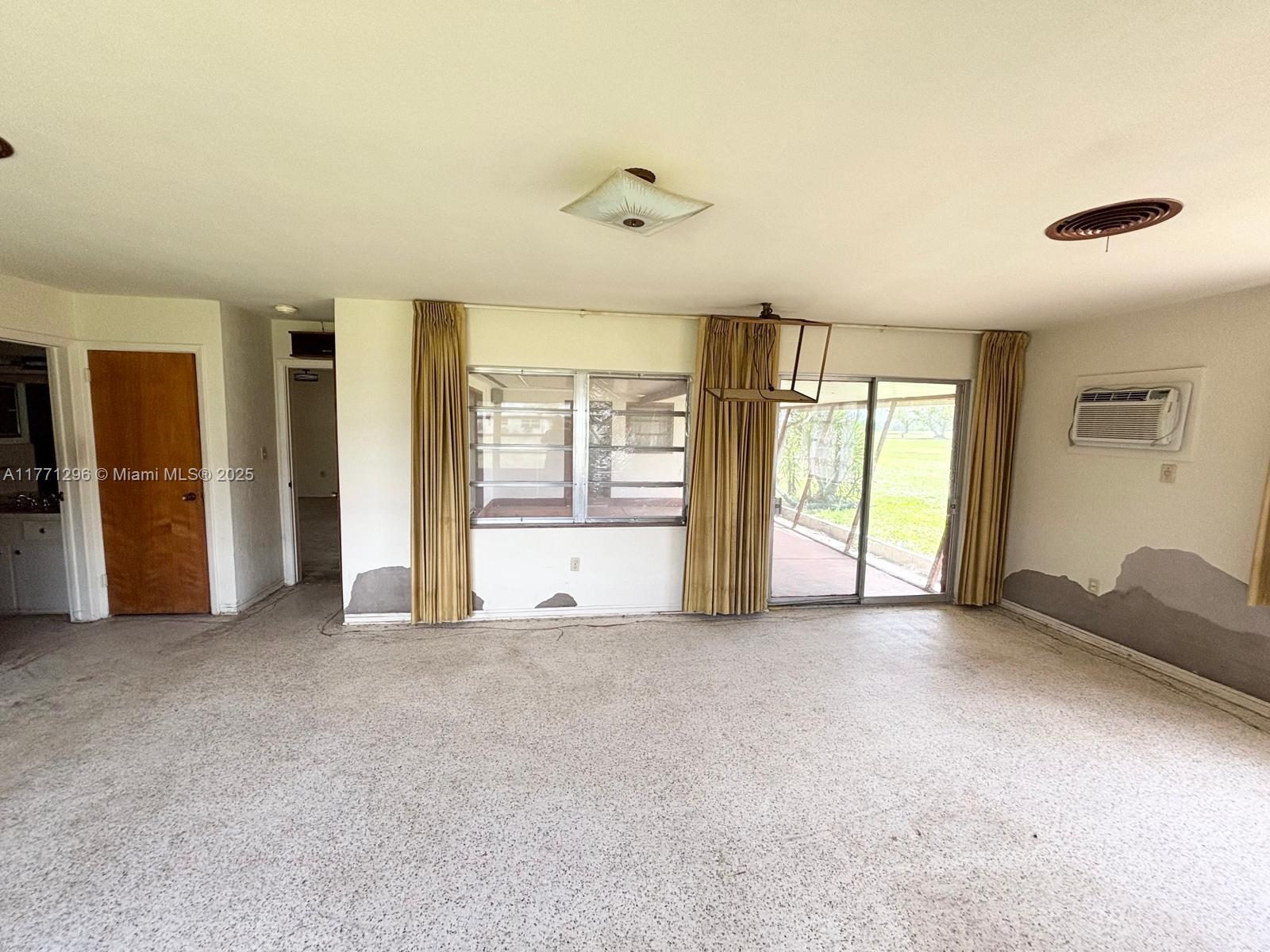 1198 N Country Club Dr