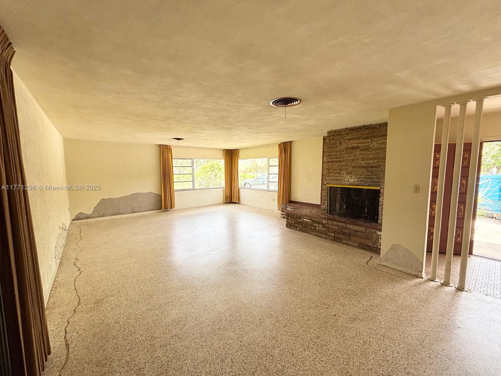 1198 N Country Club Dr