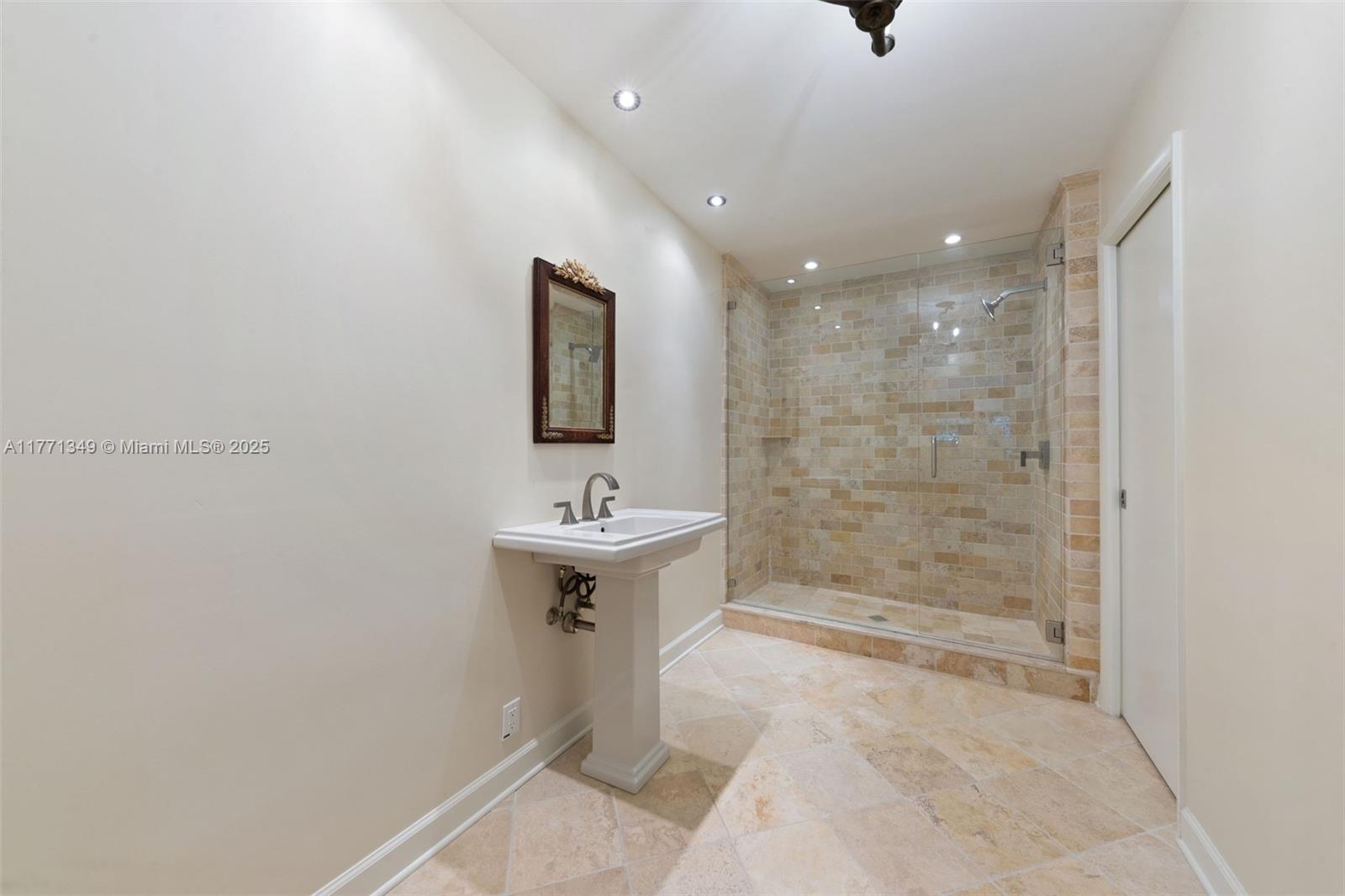 206 ST ANDREWS ROAD # 78 Unit: 18-78