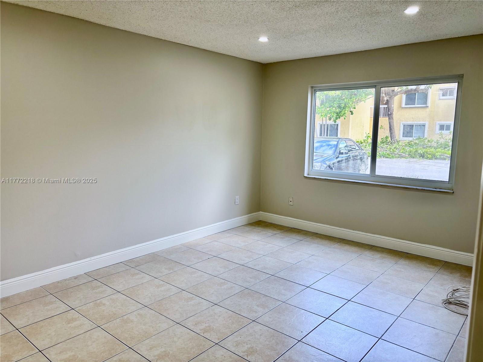 7820 CAMINO REAL # 117 Unit: J-117