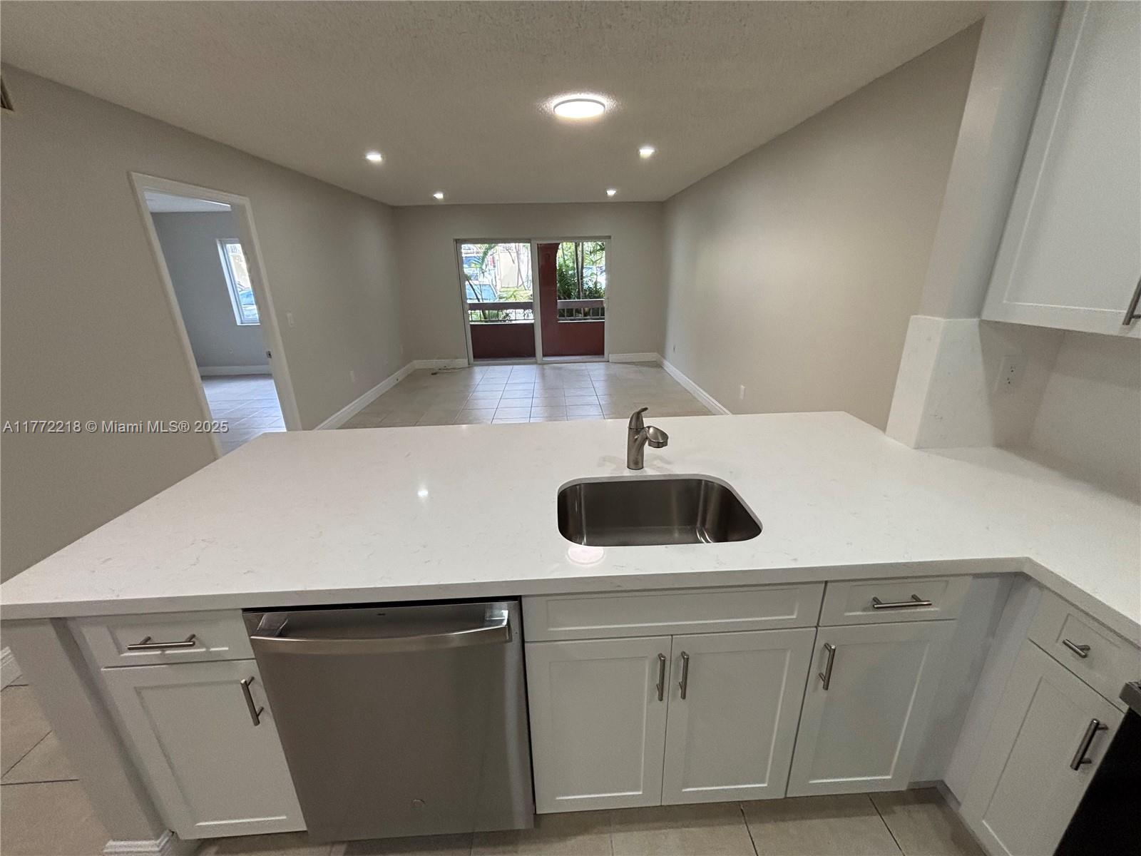 7820 CAMINO REAL # 117 Unit: J-117