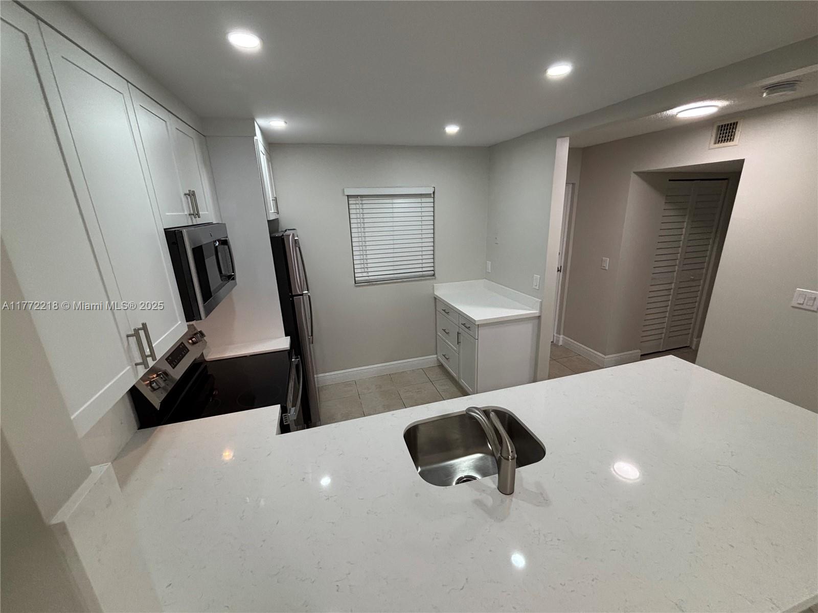 7820 CAMINO REAL # 117 Unit: J-117