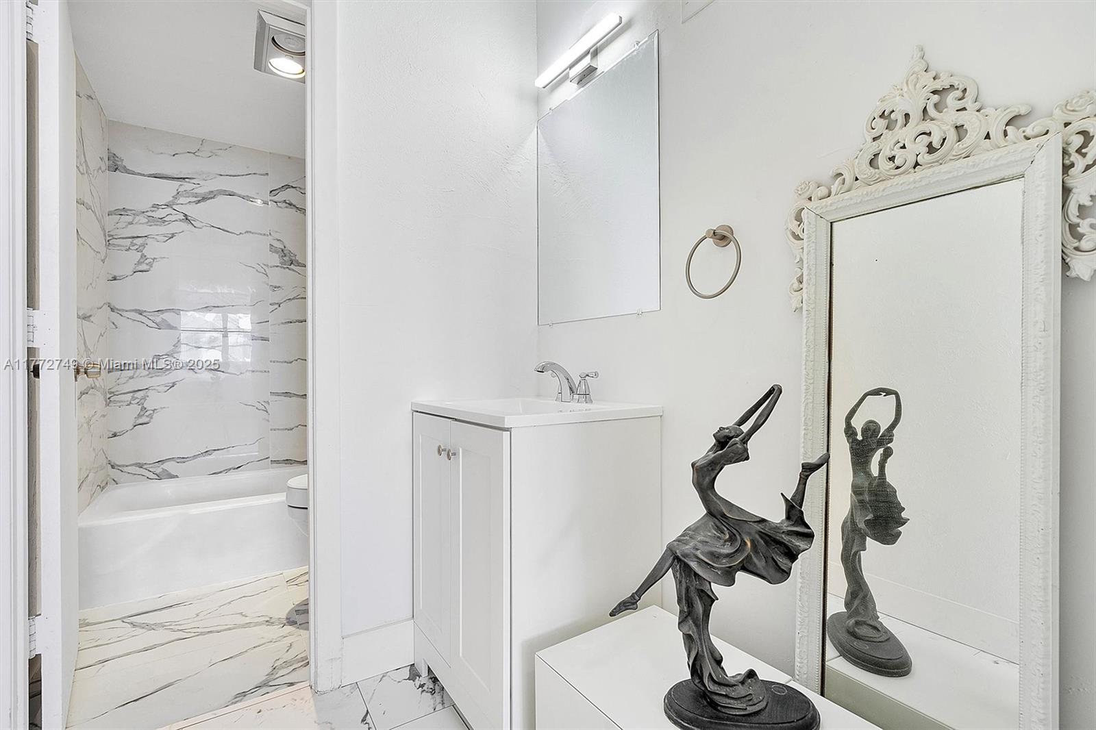 300 Bayview Dr # 308