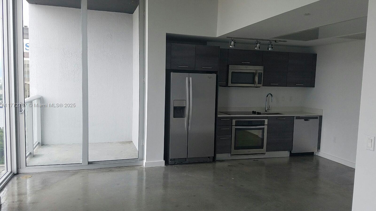 151 SE 1 ST # 3006