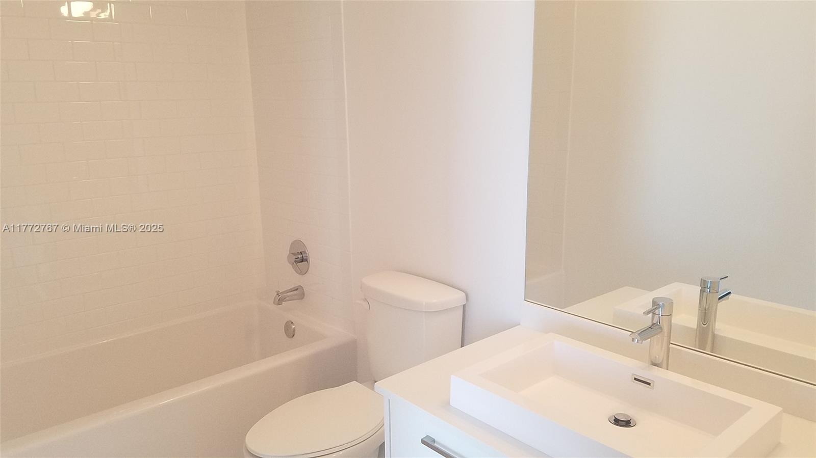 151 SE 1 ST # 3006