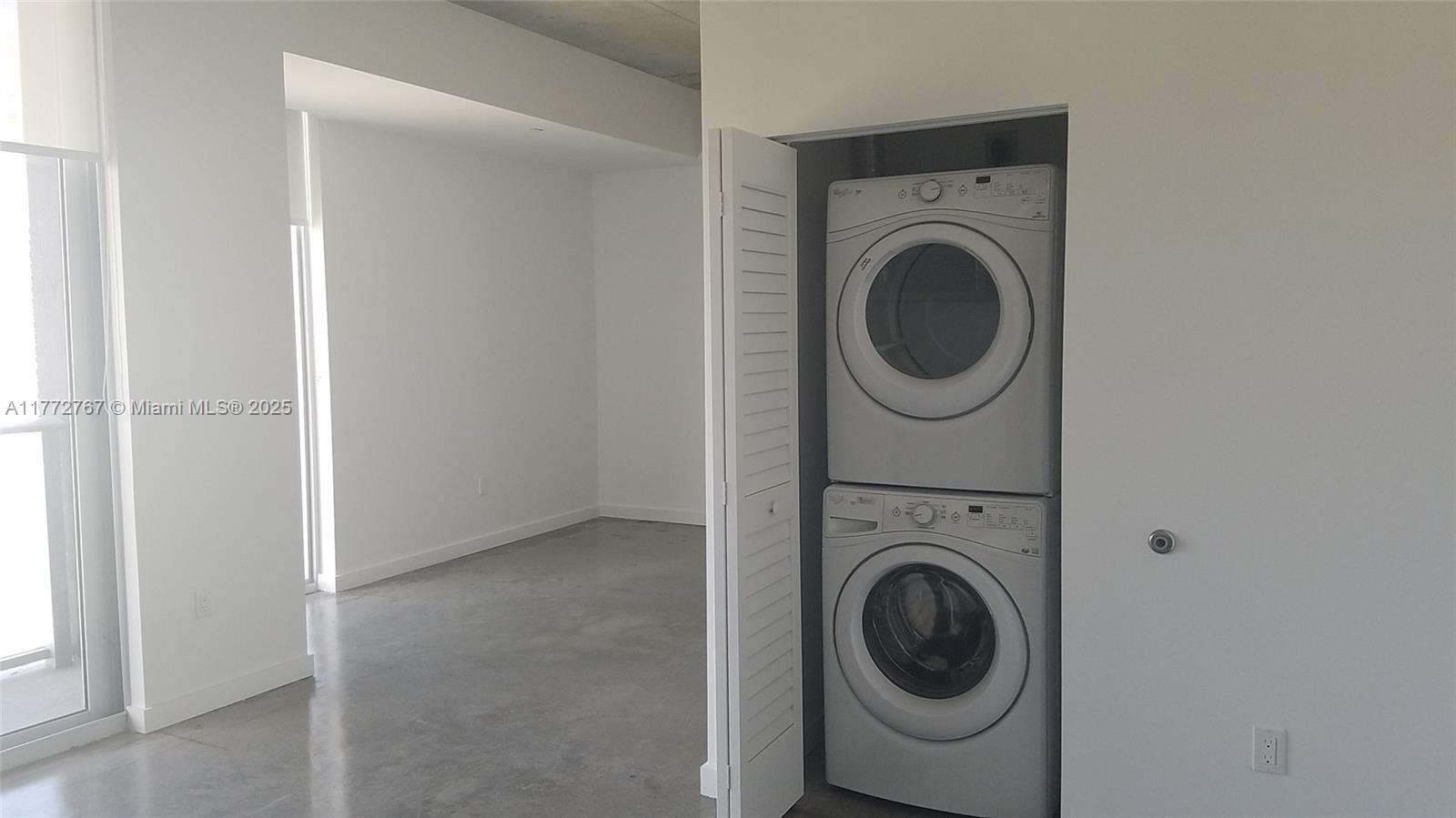 151 SE 1 ST # 3006