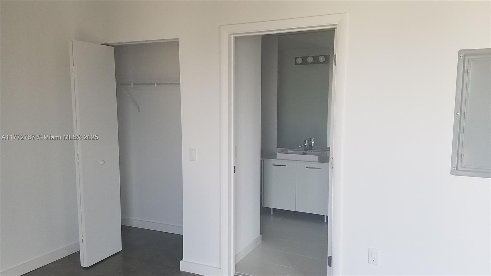 151 SE 1 ST # 3006