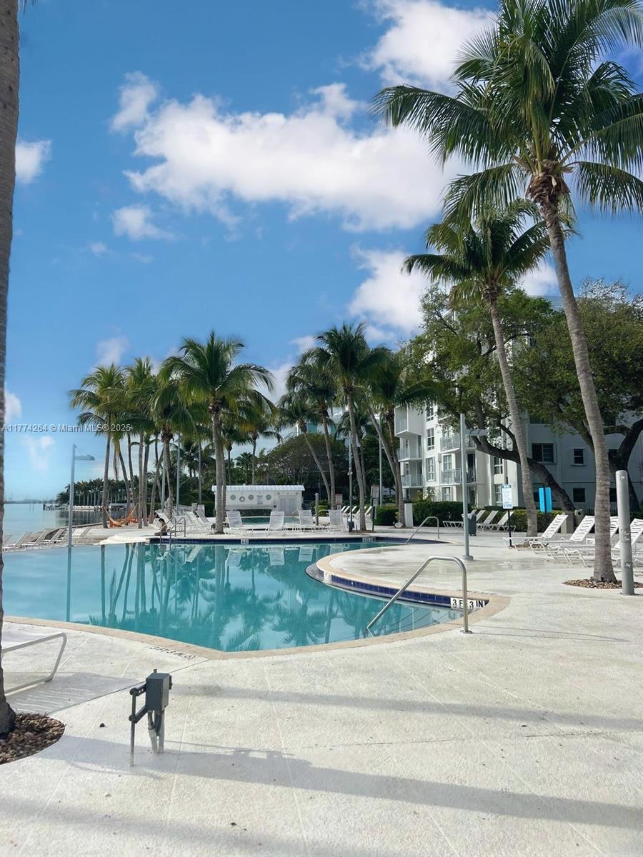 650 NE 64th St Unit: GPH8