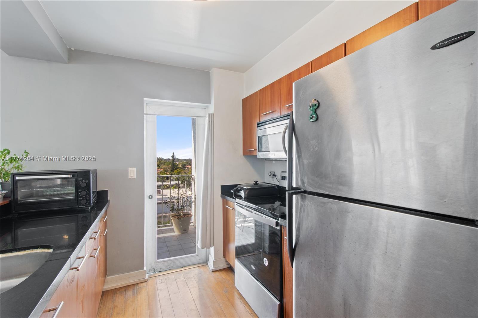 650 NE 64th St Unit: GPH8