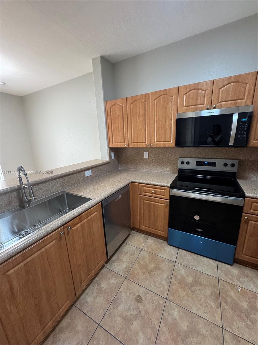 1661 SE 29th Ct # 108