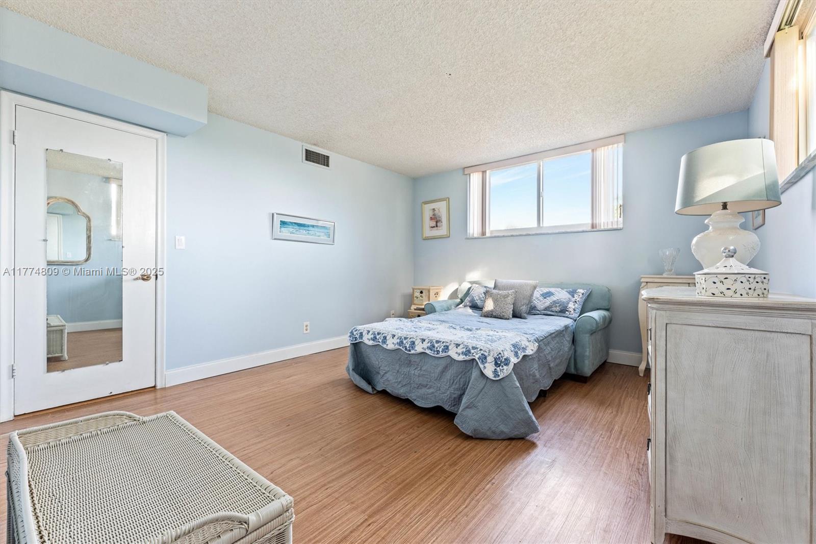 8990 S Hollybrook Blvd # 210