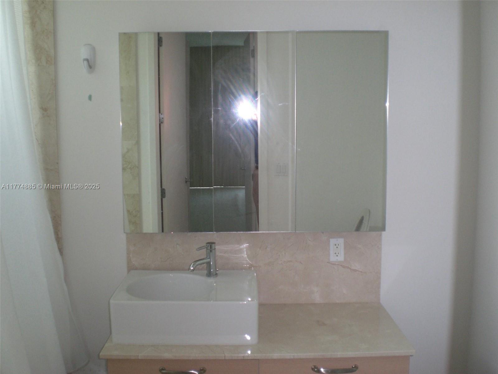 300 S Biscayne Blvd # 3106 Unit: T-3106