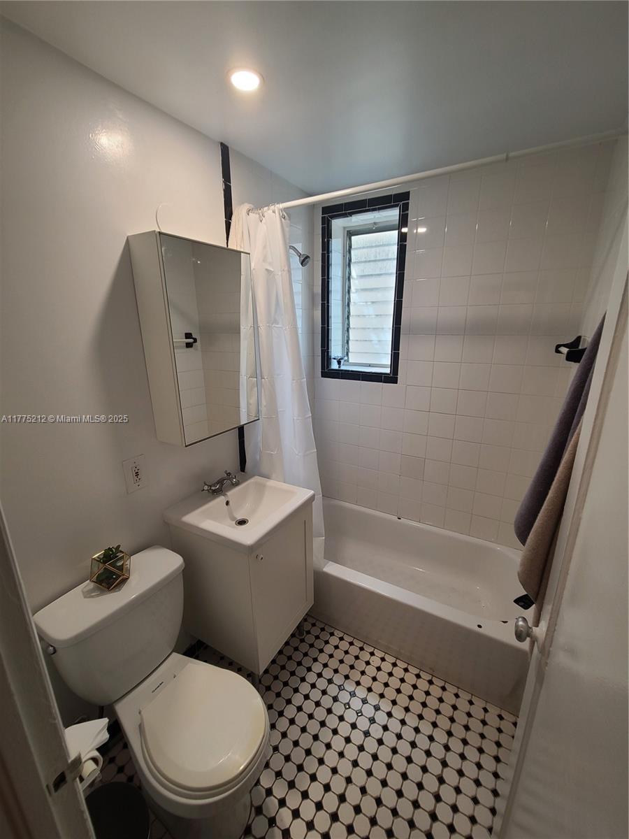 1052 Jefferson Ave # 6