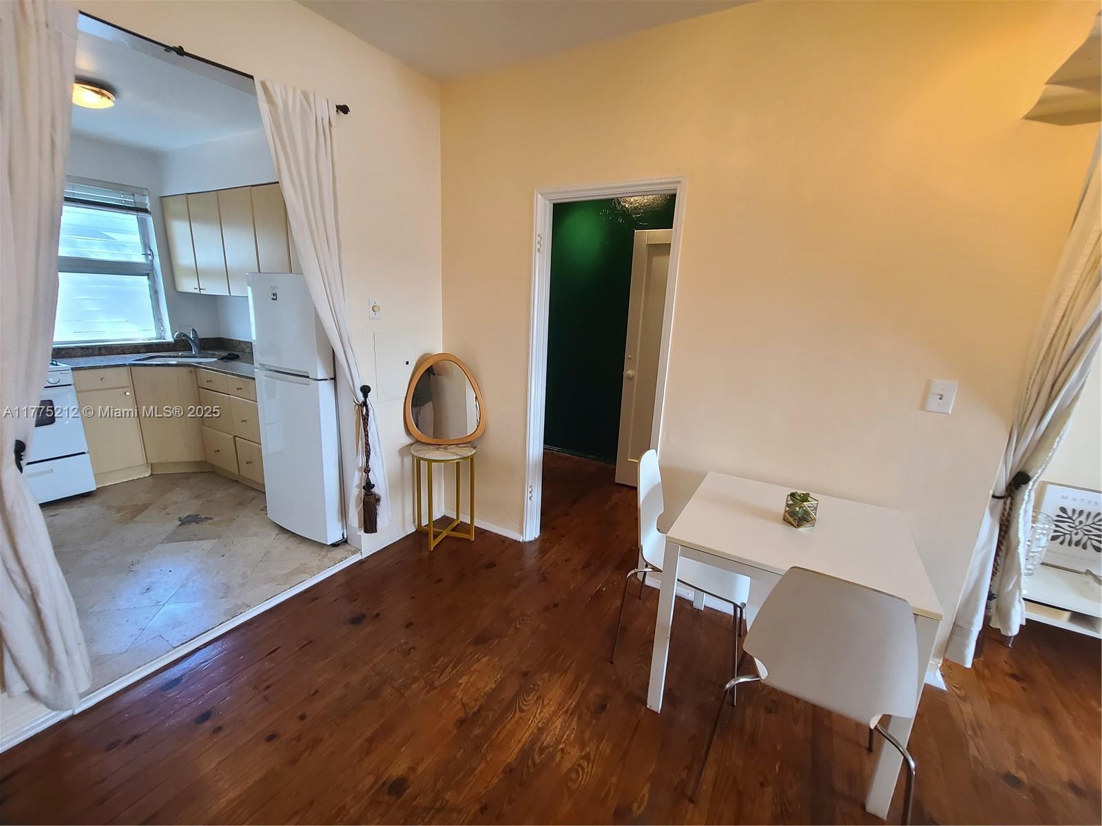 1052 Jefferson Ave # 6