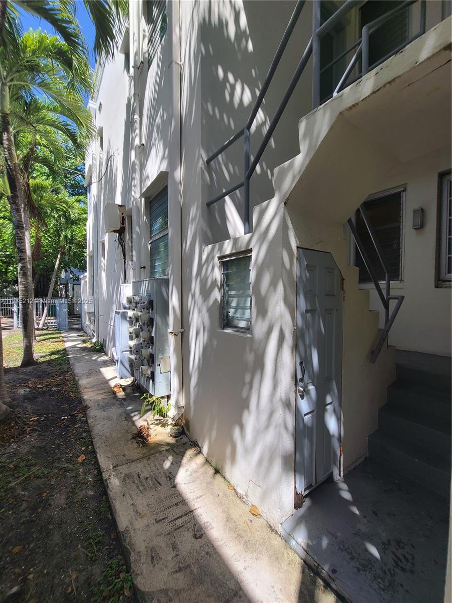 1052 Jefferson Ave # 6