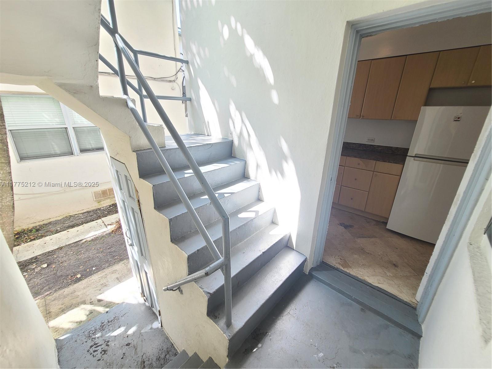 1052 Jefferson Ave # 6