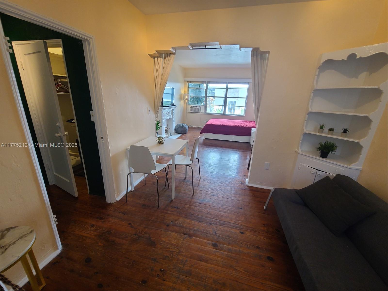 1052 Jefferson Ave # 6