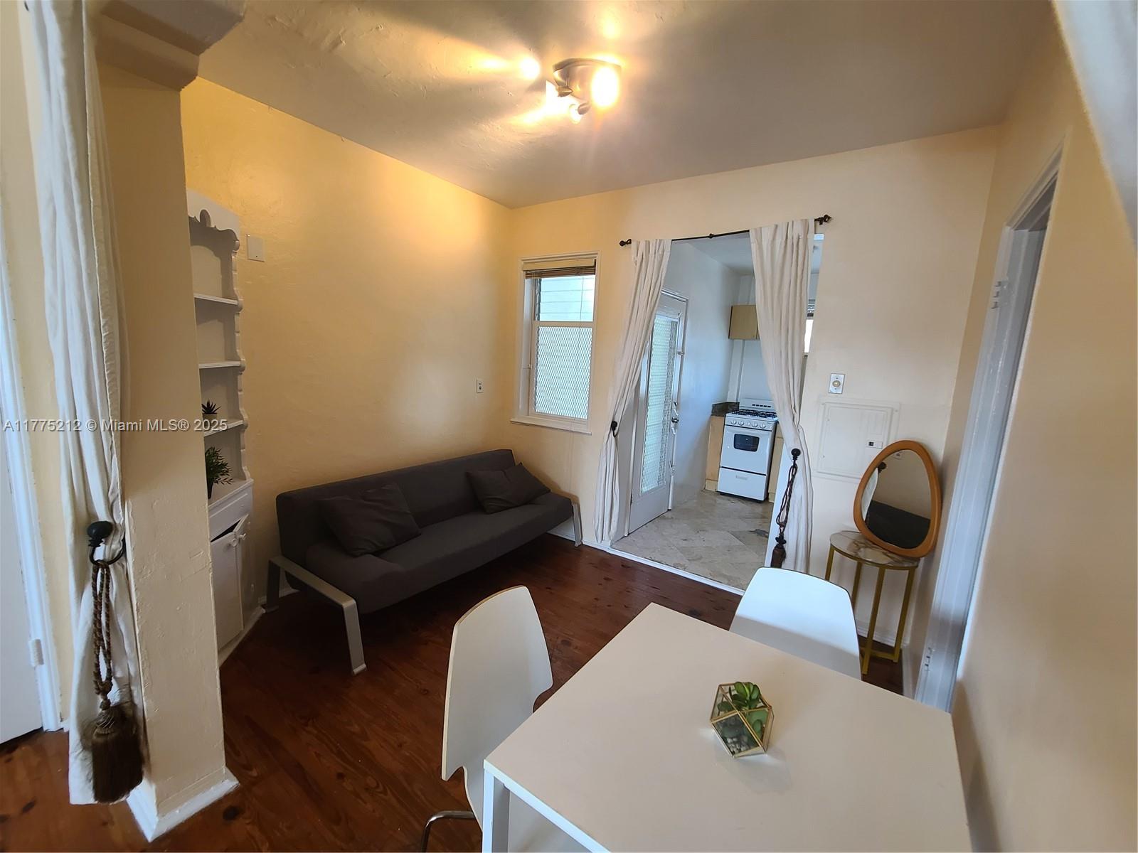 1052 Jefferson Ave # 6