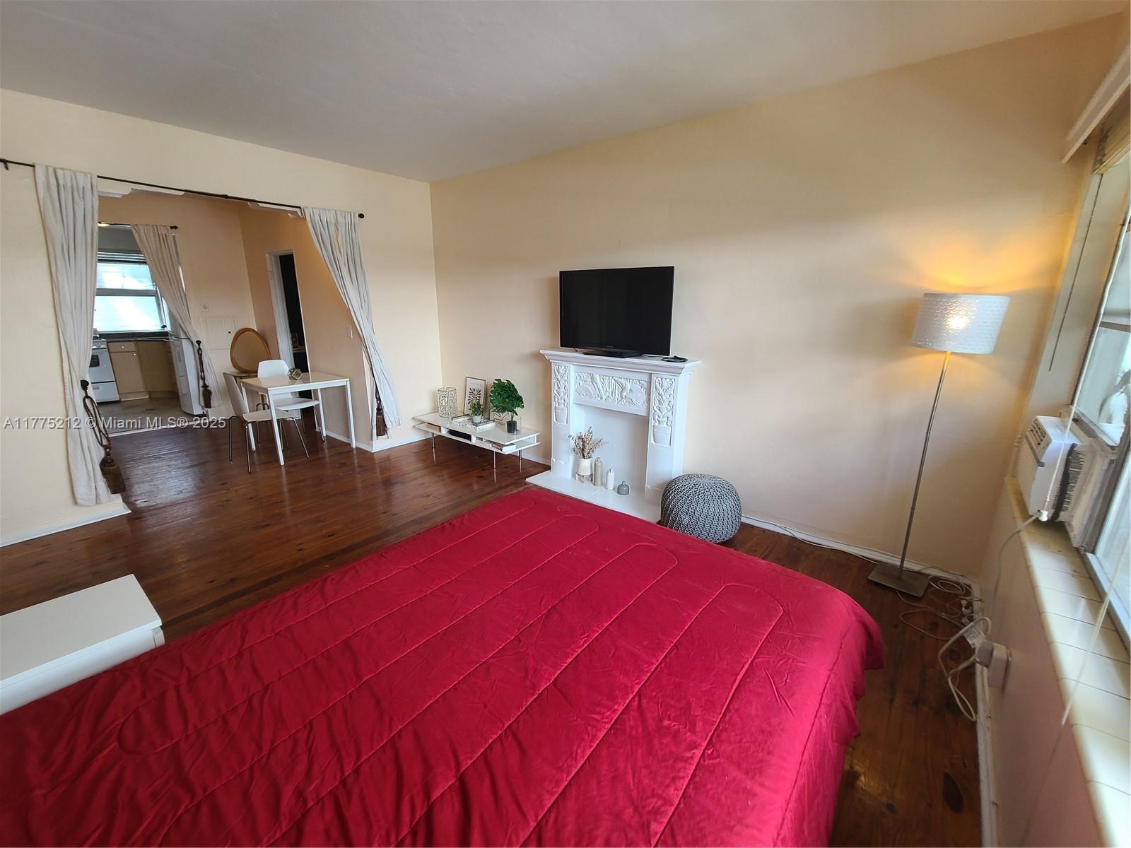 1052 Jefferson Ave # 6